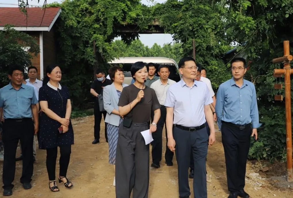 南阳市教育局副局长乔栓旺,邓州市人大常委会主任,市委教育工作领导