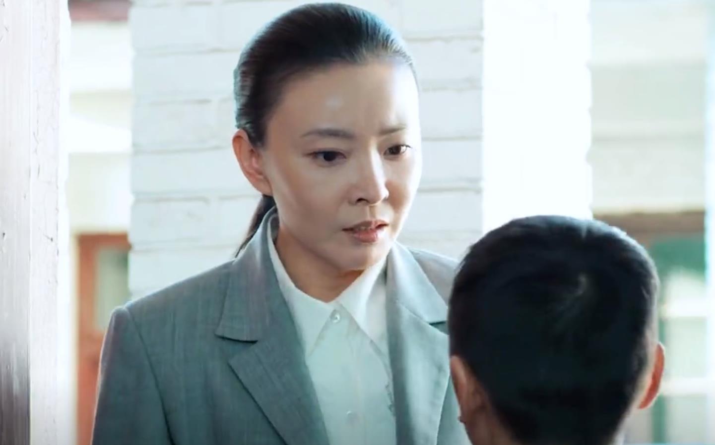 《坐88路车回家》—小伙花40给女朋友买了双皮鞋,结果被侄子2块给卖了