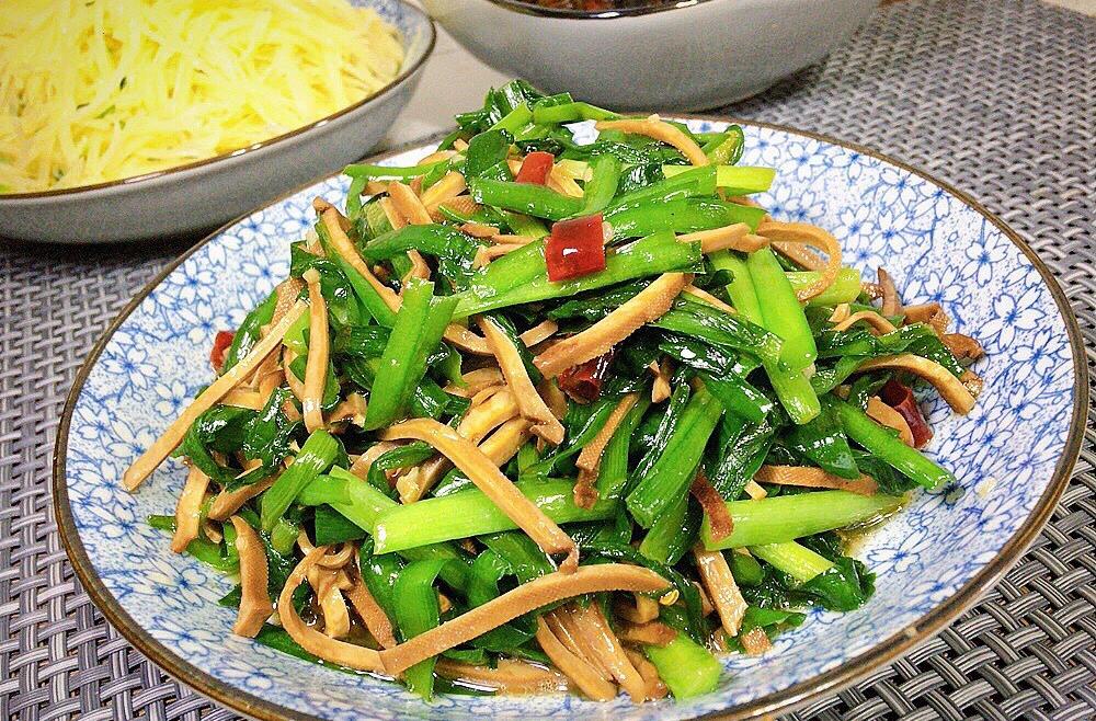 韭菜炒干丝,做法简单方便,味道咸鲜可口又下饭,喜欢吃的朋友赶快自己