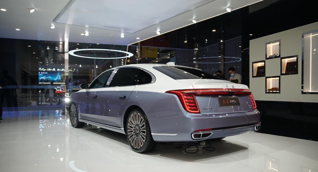 红旗h9白玉兰版,车门绣花,后排小酒吧,双色涂装机械增压_搜狐汽车