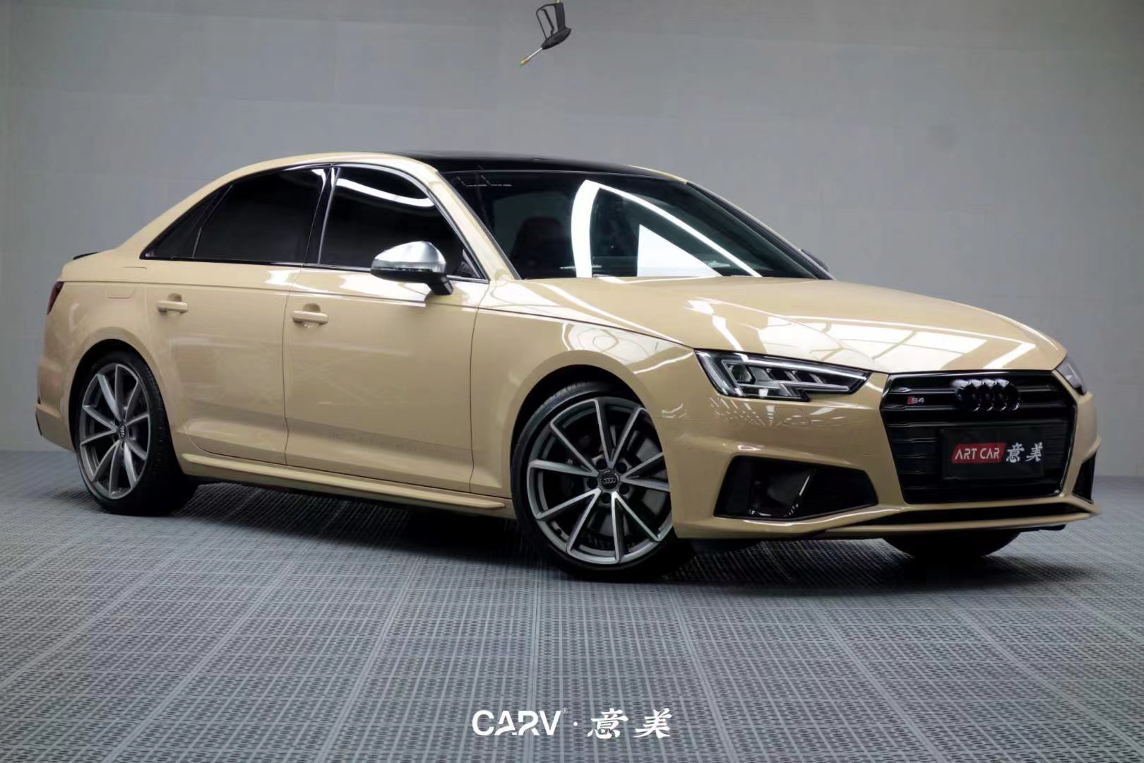 奥迪s4卡孚改色膜白金沙漠黄,清新素雅的淡黄色