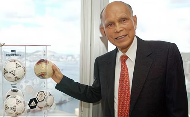 两位的创业都具有传奇色彩,很多人不知道,两人都曾在香港最好的皇仁