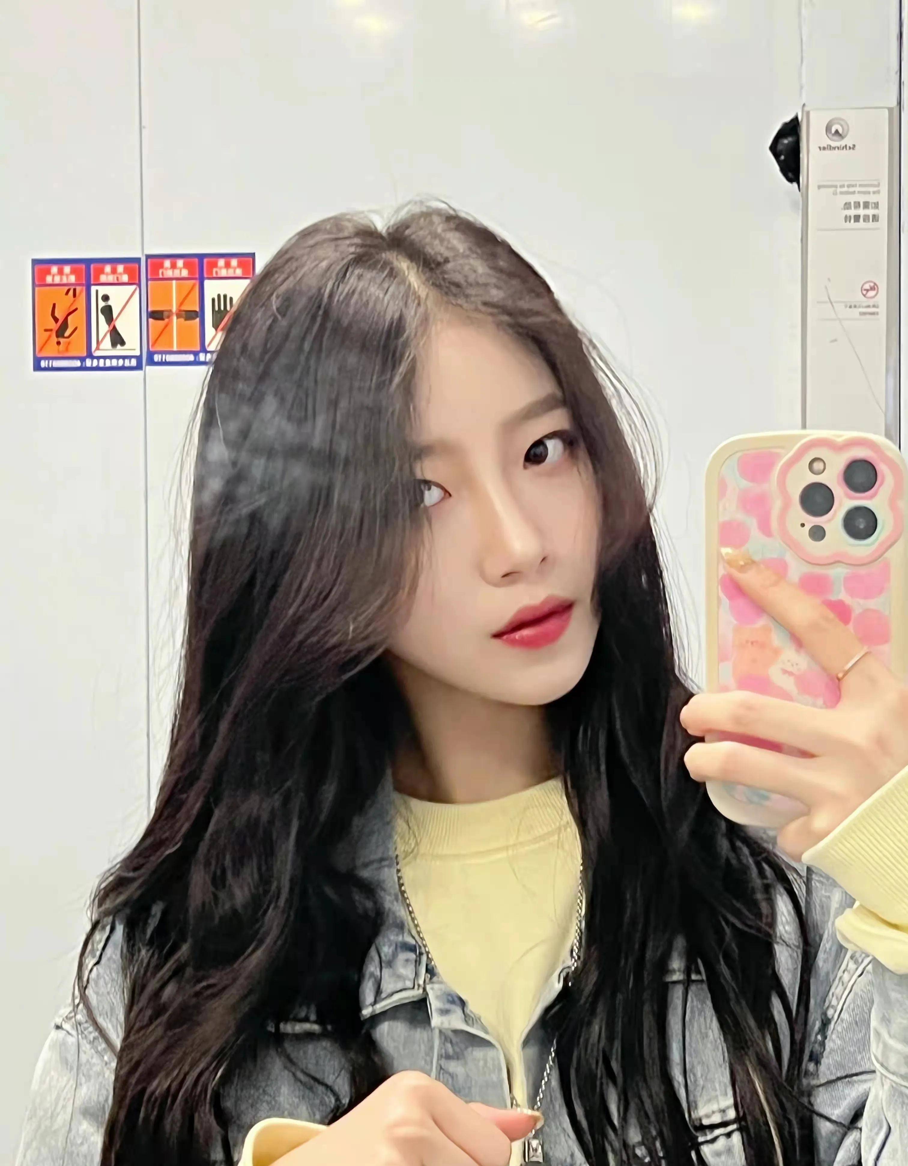 亭亭玉立,姿色天然的郑州籍新生代艺人赵安妮,人美心善的小仙女_身材