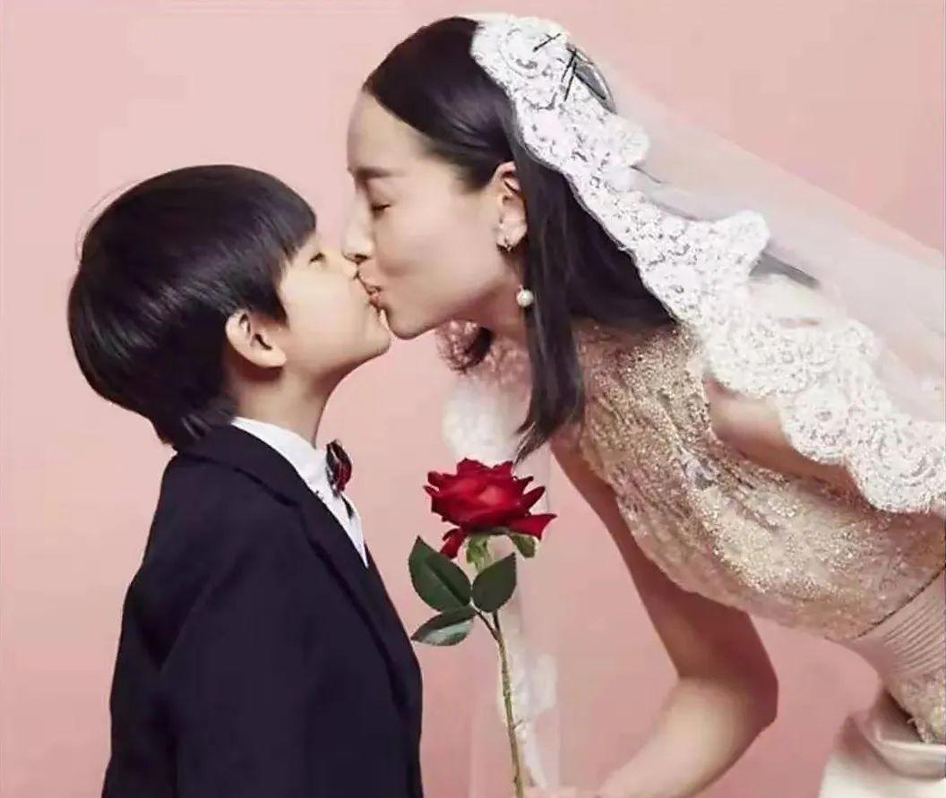 董洁还教儿子称自己为"父亲",以引诱自己的"小女儿",令人惊讶不已.
