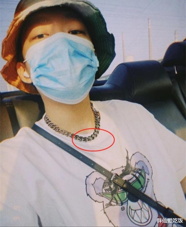 李小璐皮几万晒滑雪照片,疑似旧情复燃?_贾乃亮_身材_卫衣