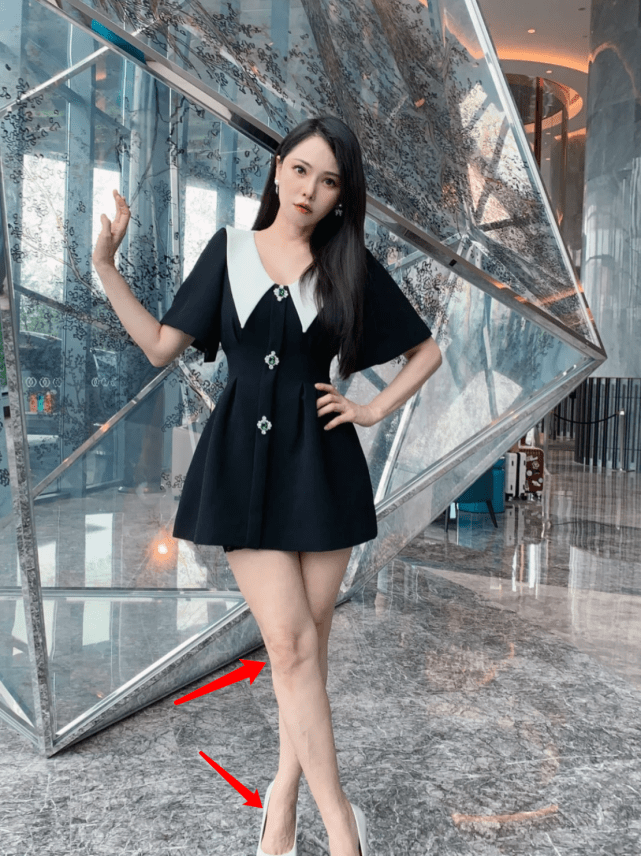 53岁伊能静拍照被偶遇,生图比精修还抗打,本人瘦到脚筋凸起_哈利_网友