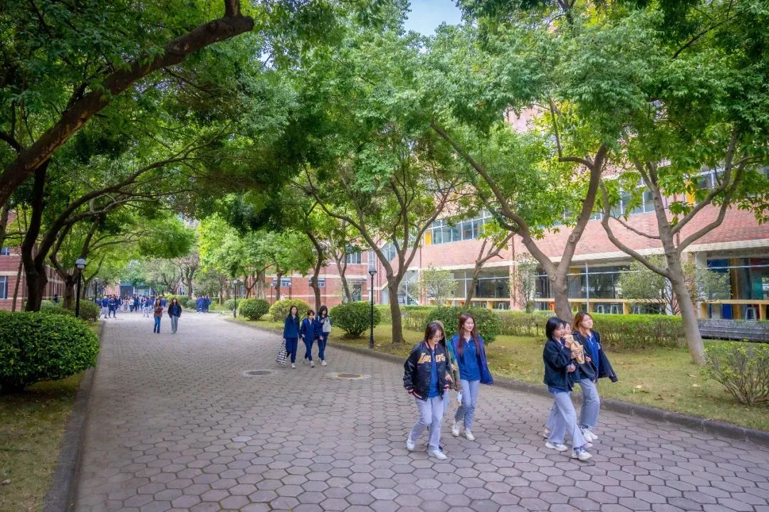 ulc18岁|常燕校长:旋歌不辍,桃李满园_教育_剑桥国际高中_认证