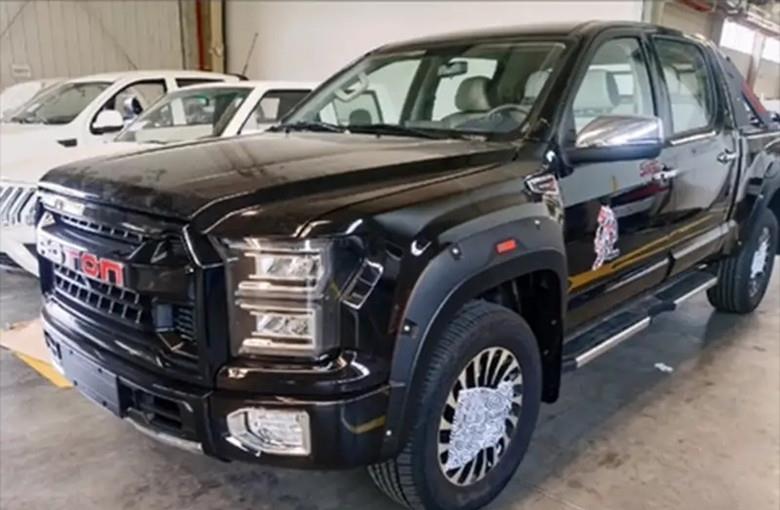 全新国产大皮卡实车现身,外形酷似猛禽,网友:比众泰还直接!