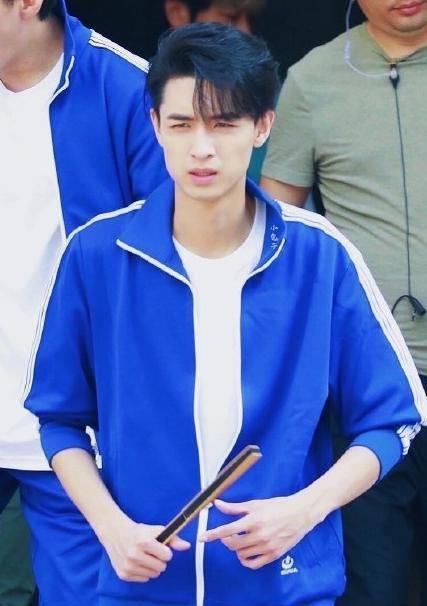 路透照曝光,有演员穿的是大褂,还有穿的运动服_周九良_孟鹤堂_节目