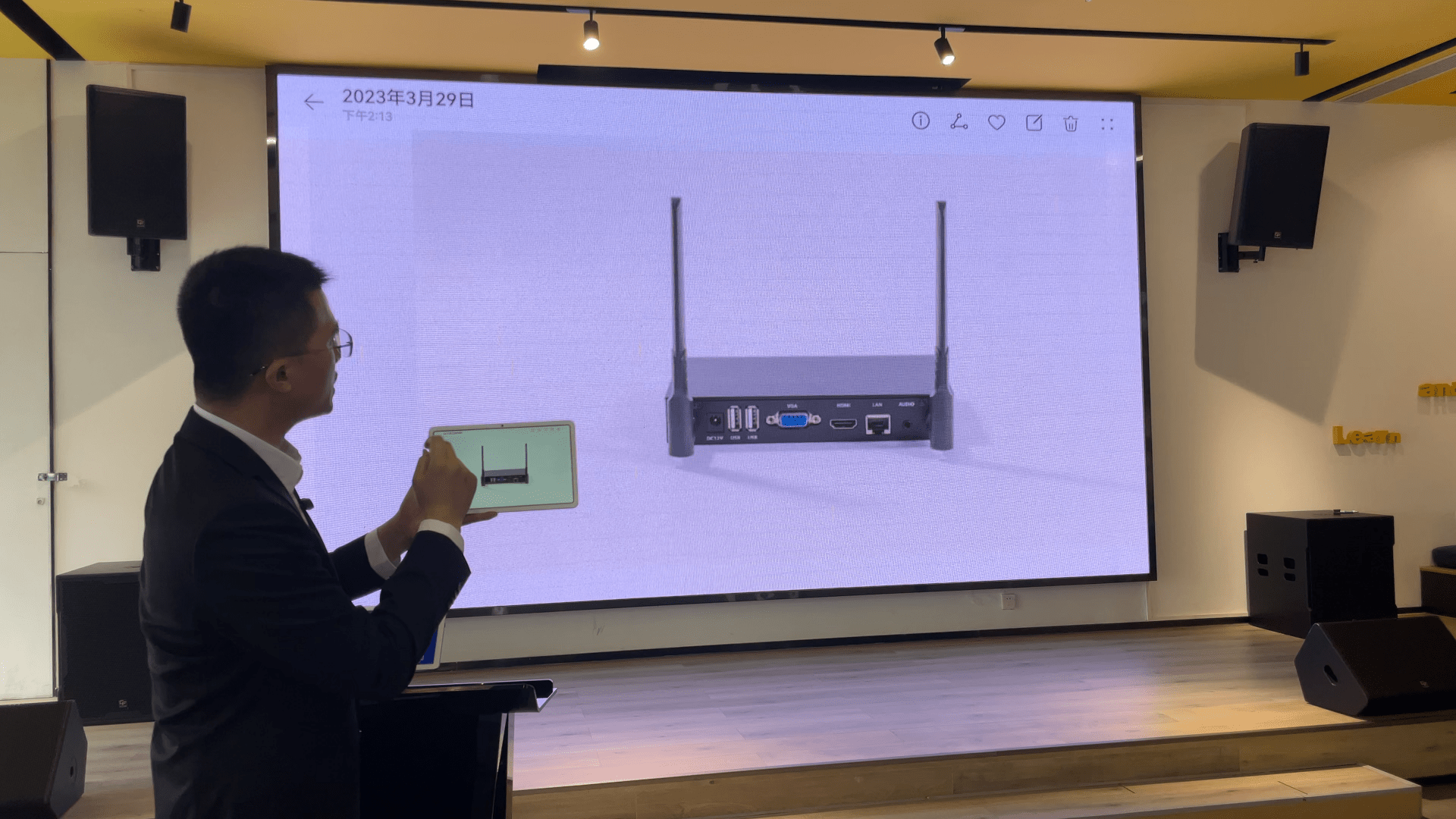 3台华为平板的画面分别投屏到三块led显示屏上,应用于西安某学校展览