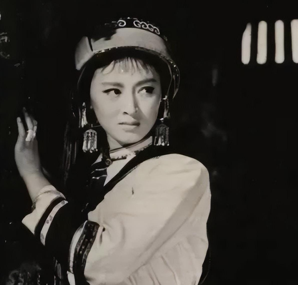 "阿诗玛"杨丽坤:从"第一美人"到"精神失常",是谁害了她?