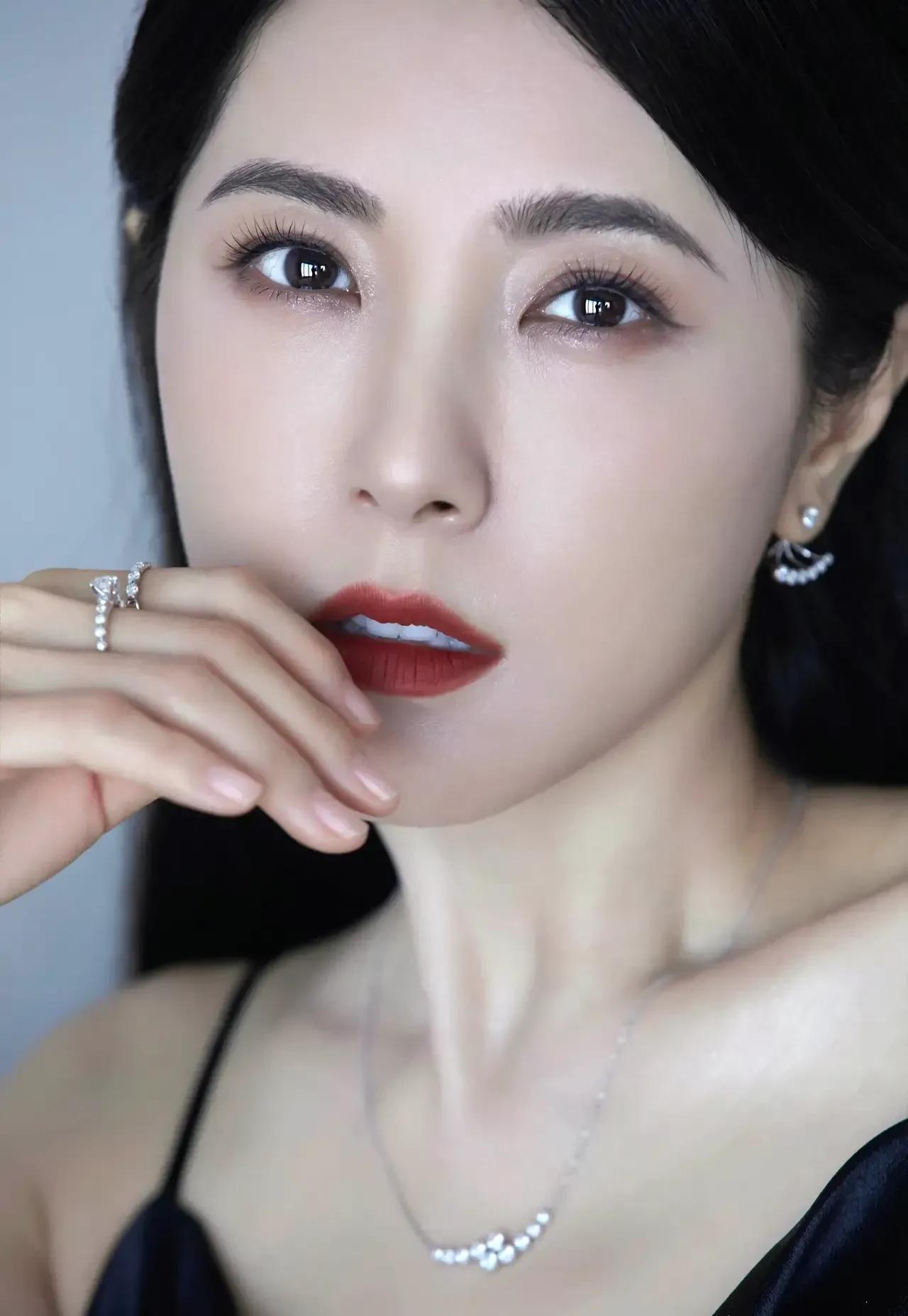 赵丽颖师父曾黎过生日,46岁不老美女的保养秘诀_凤行_自然_来自