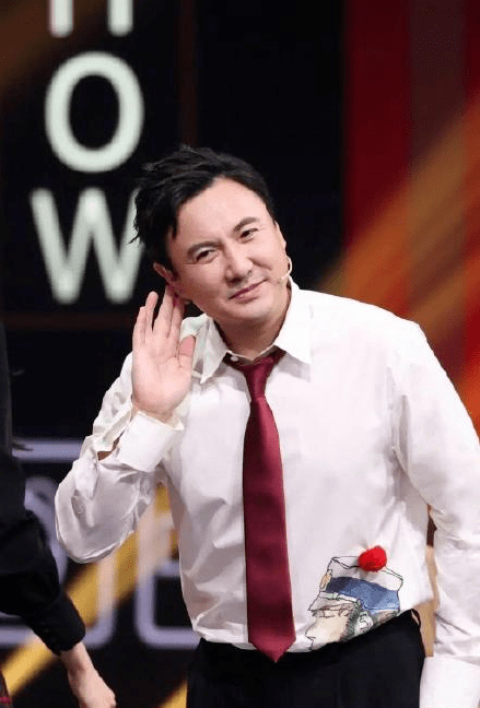 杨洋的帅气自然不用安利,近几年杨洋的人气大不如前,也慢慢有发福的