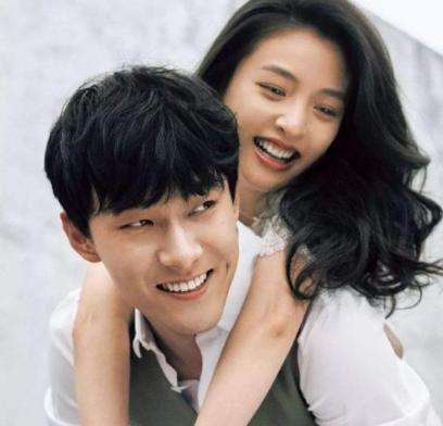 鹿晗关晓彤同位置拍摄,酷似婚纱照,网友:不结婚很难收场_明星_官宣