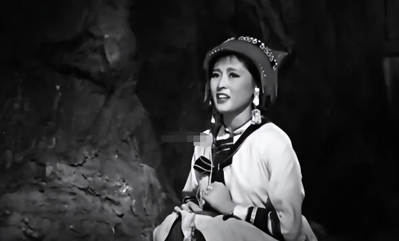 "阿诗玛"杨丽坤:从"第一美人"到"精神失常",是谁害了她?