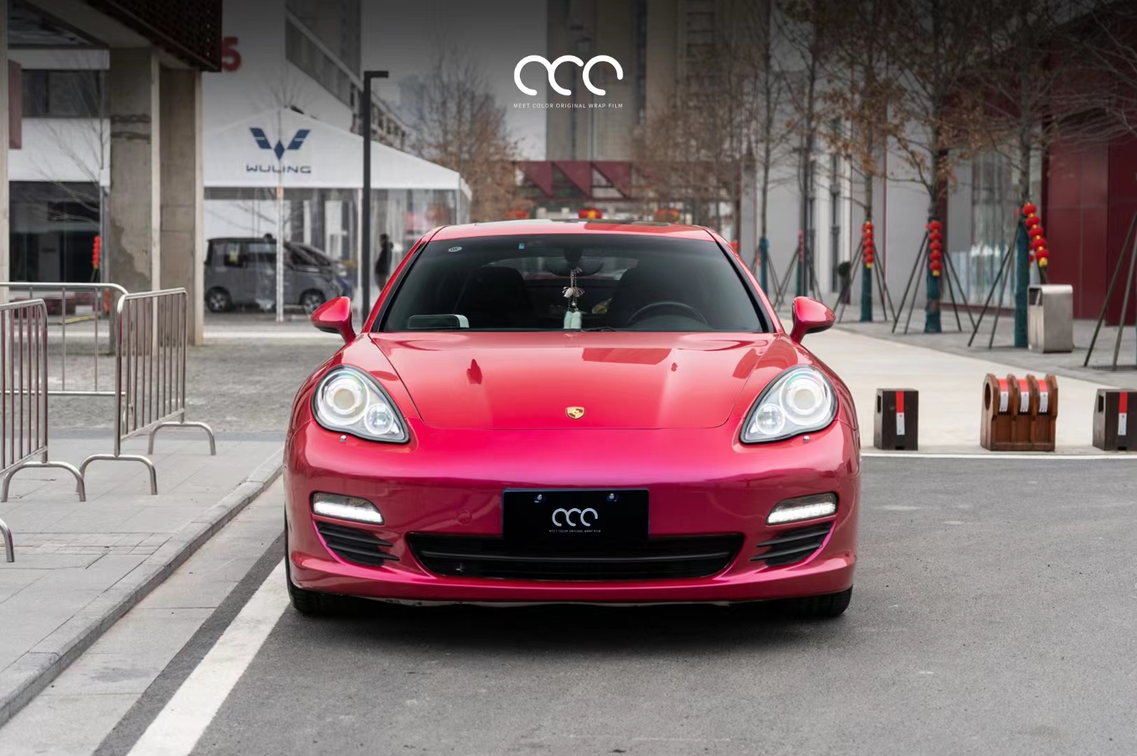 保时捷帕拉梅拉漫彩改色膜星光宝石红,如此特别的颜色