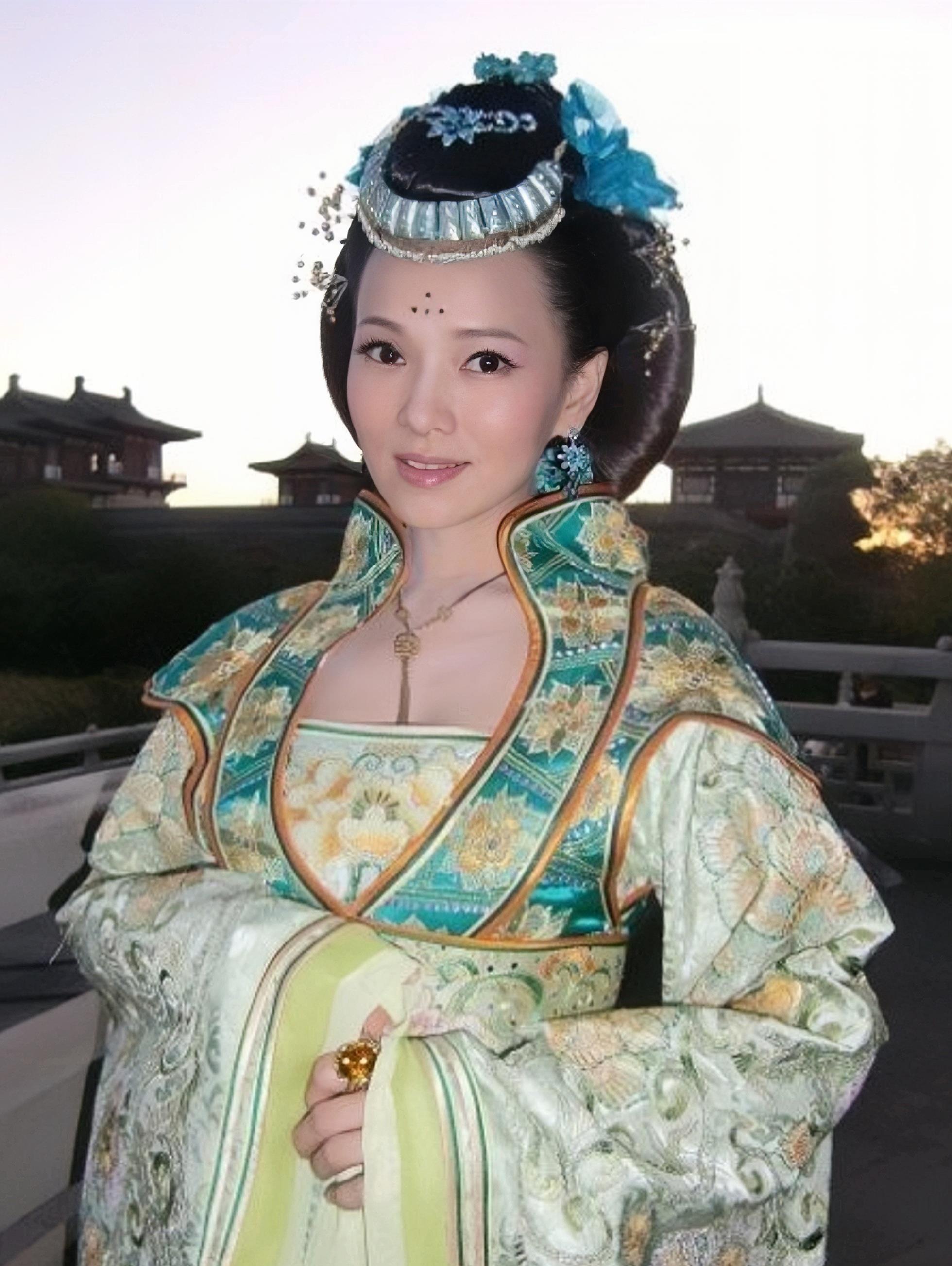 14个版本的杨贵妃,徐璐太瘦了,文颂娴装扮太拉垮!_一角_身材_角色