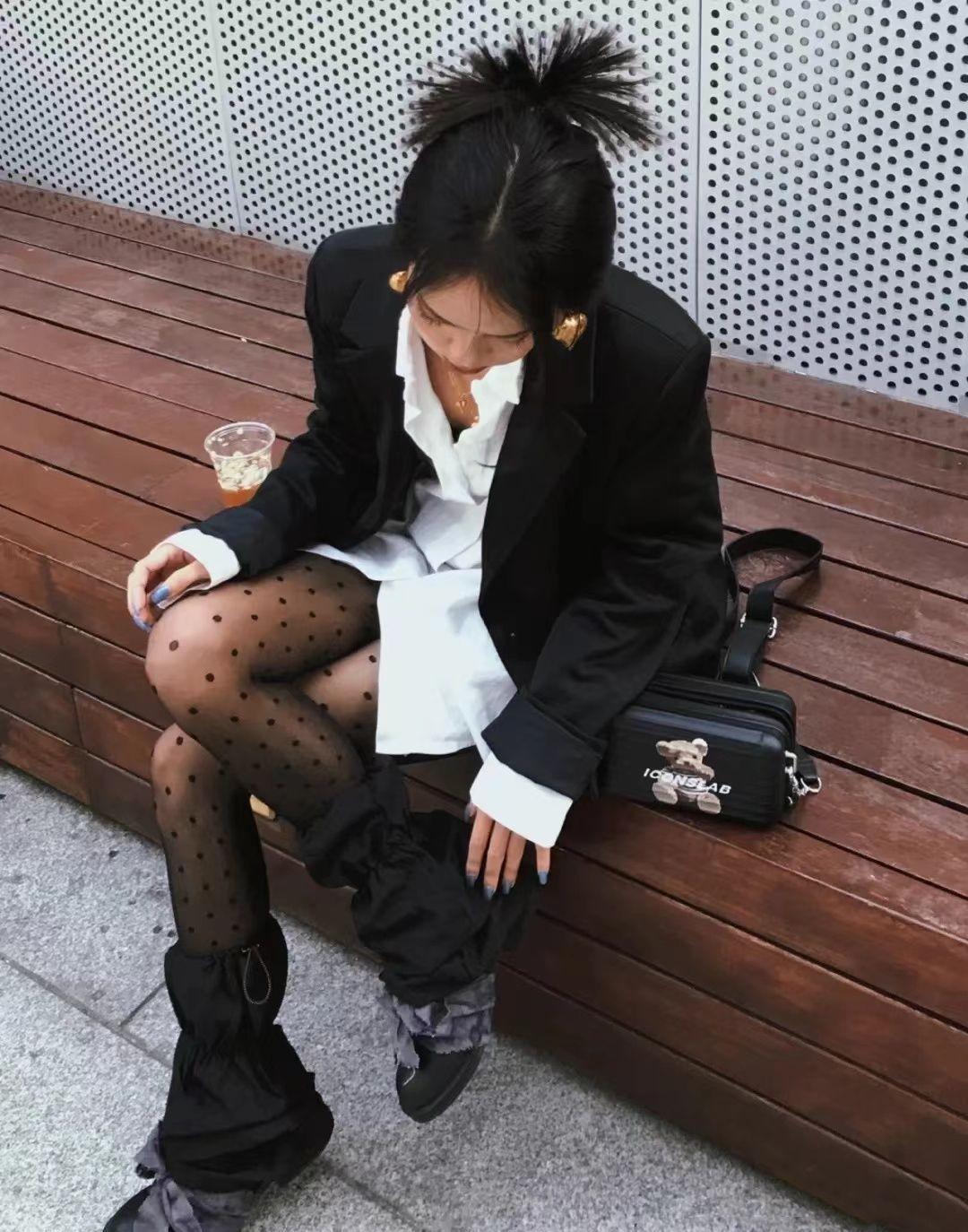 尽量选择深色发色不然很容易变成灵性少女tip金发和时尚的搭配看