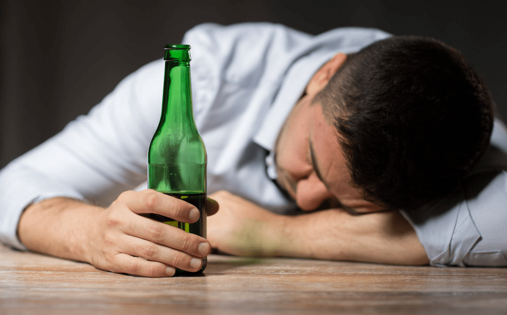 提醒男人,若平时爱喝酒,这3点一定要牢记_身体_男性_生活