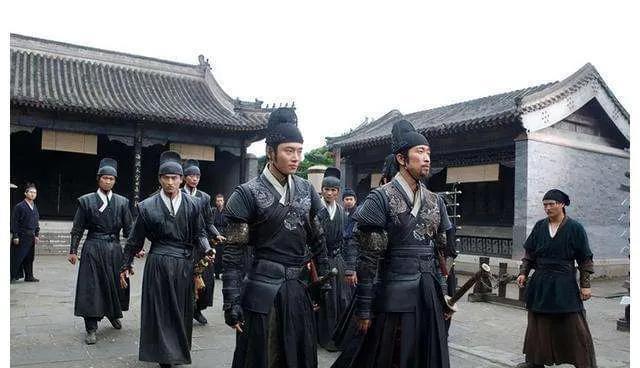 的特务机构,汉武帝时期叫"绣衣直指",王莽时期的特务组织叫"绣衣执法"