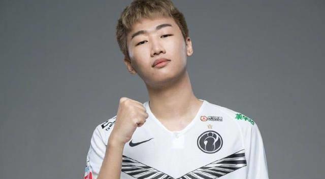 ig克里斯凌晨连发2条长文,其实是3个人的洗白,最后一句话引起网友炸锅