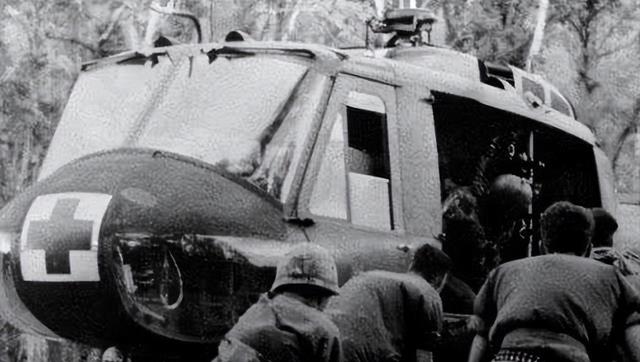 1981年,越军上尉乔清陆,携9人驾机起义投奔中国