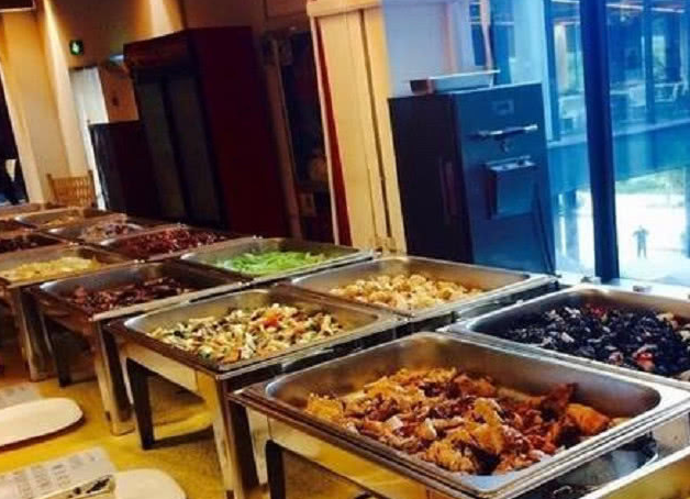 实拍富士康食堂长怎么样,走进去感觉很舒服,就连饭菜都与众不同_工作