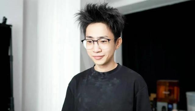 毕业后的何同学,从千万up主到综艺观察员_视频_平台_什么