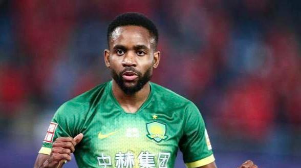 但是张玉宁现在的两个缺陷,第一个是身高,他的身高其实不算很有优