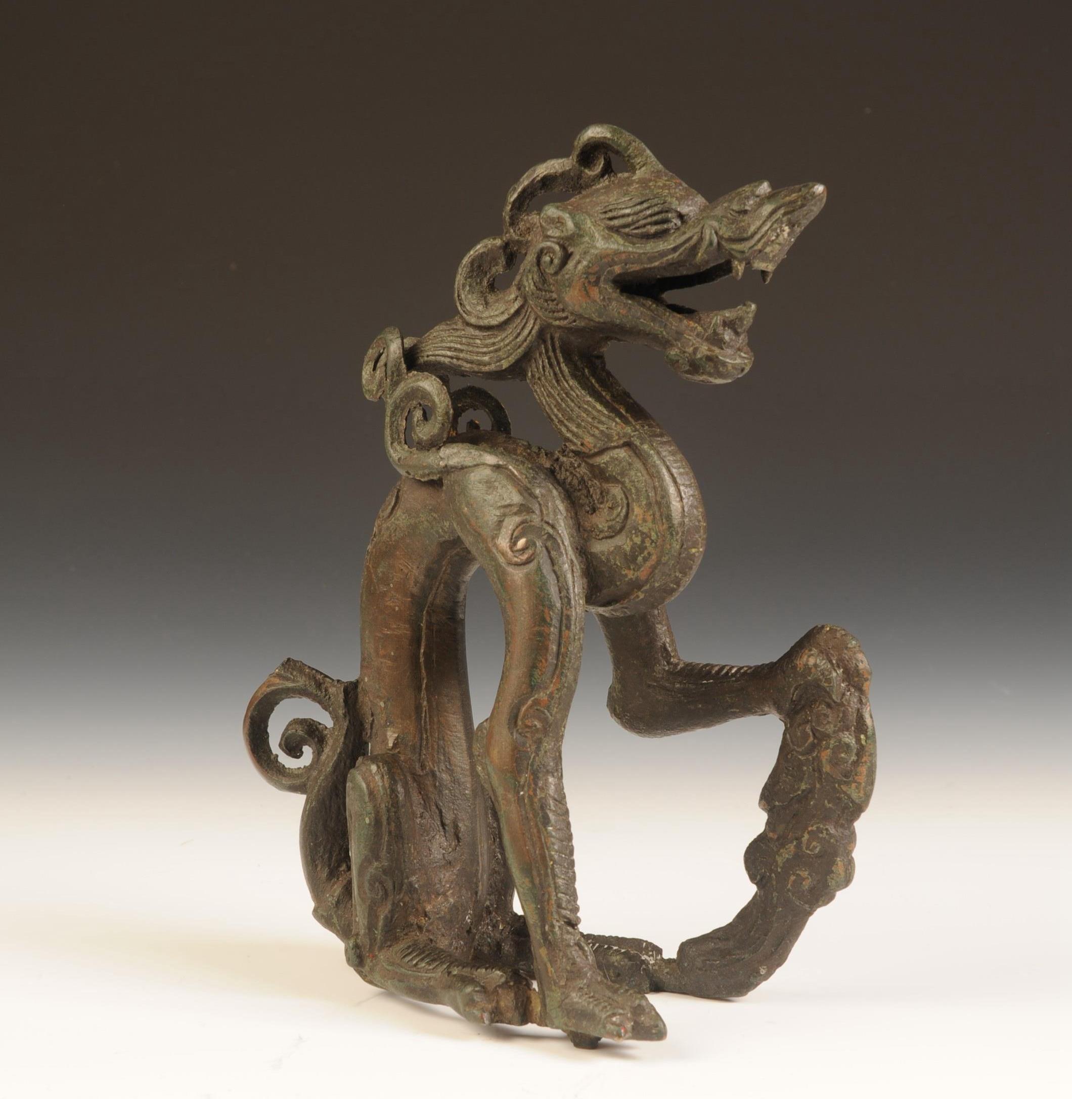 竟挖出一条龙形铜器一位农民在自家地里挖菜窖1956年秋它的出土地是