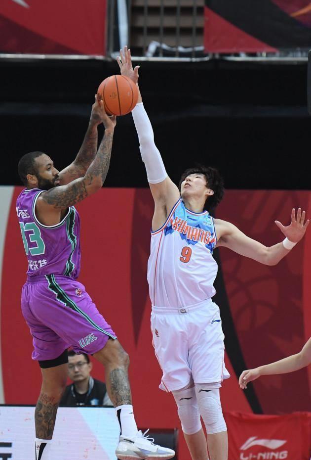 当球迷们在上赛季和本赛季初期,诟病巩晓彬只会对球员怒吼和骂人的