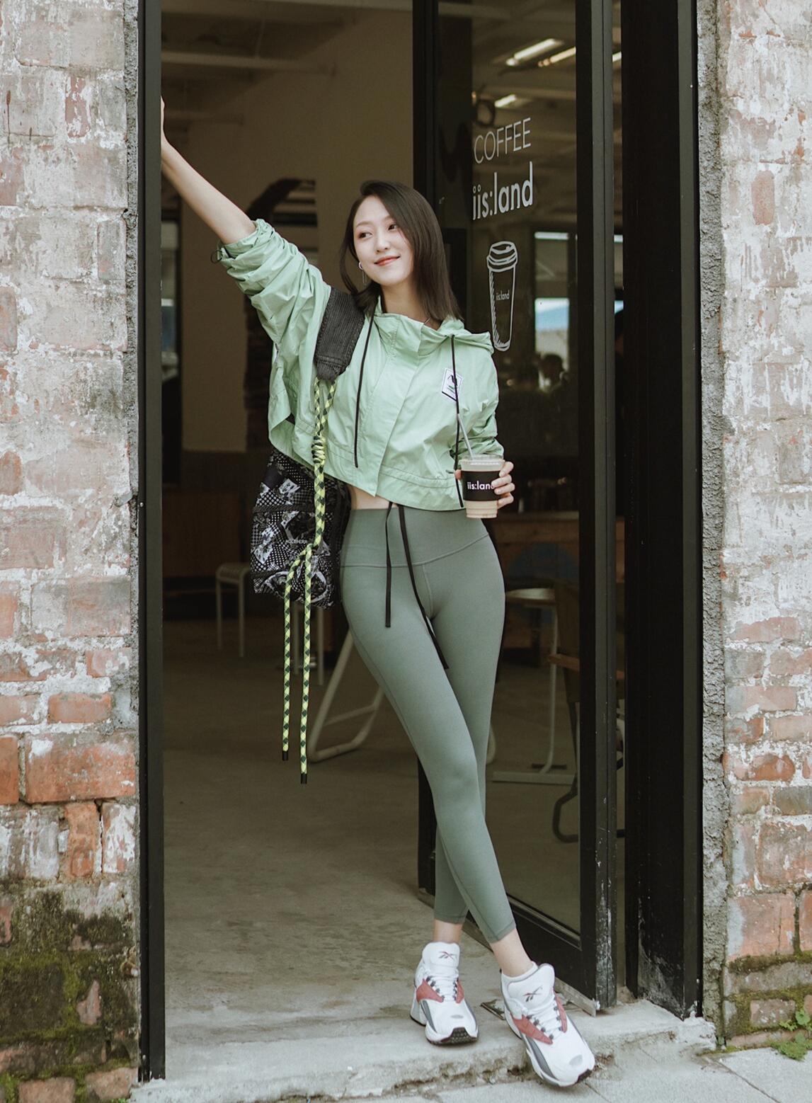 今夏突然火起来的"形体裤",提臀,塑形还显瘦,展现青春活力美