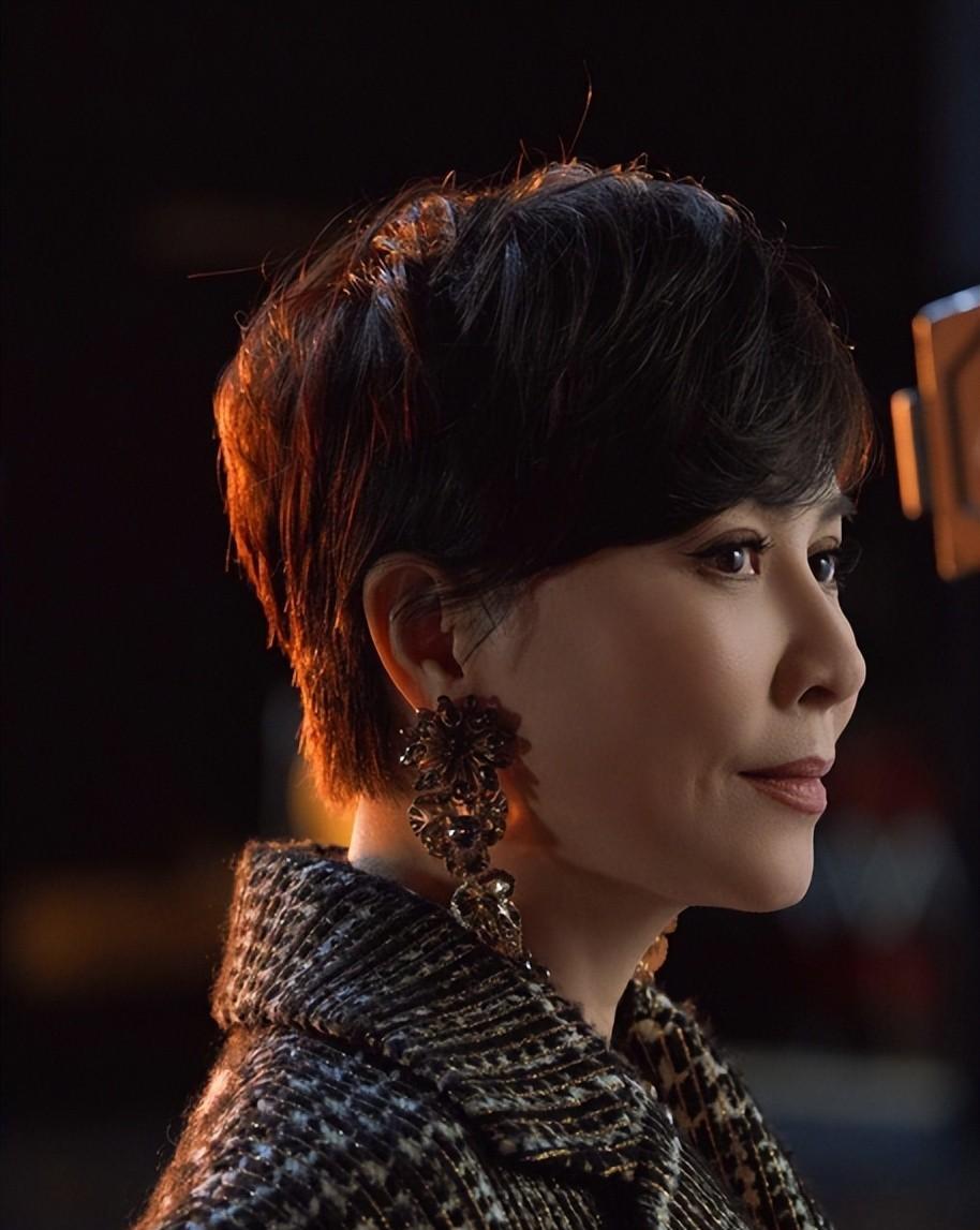 不管女人多大年纪,尽量不要留这3种"姨妈发型"!看起来老了没气质