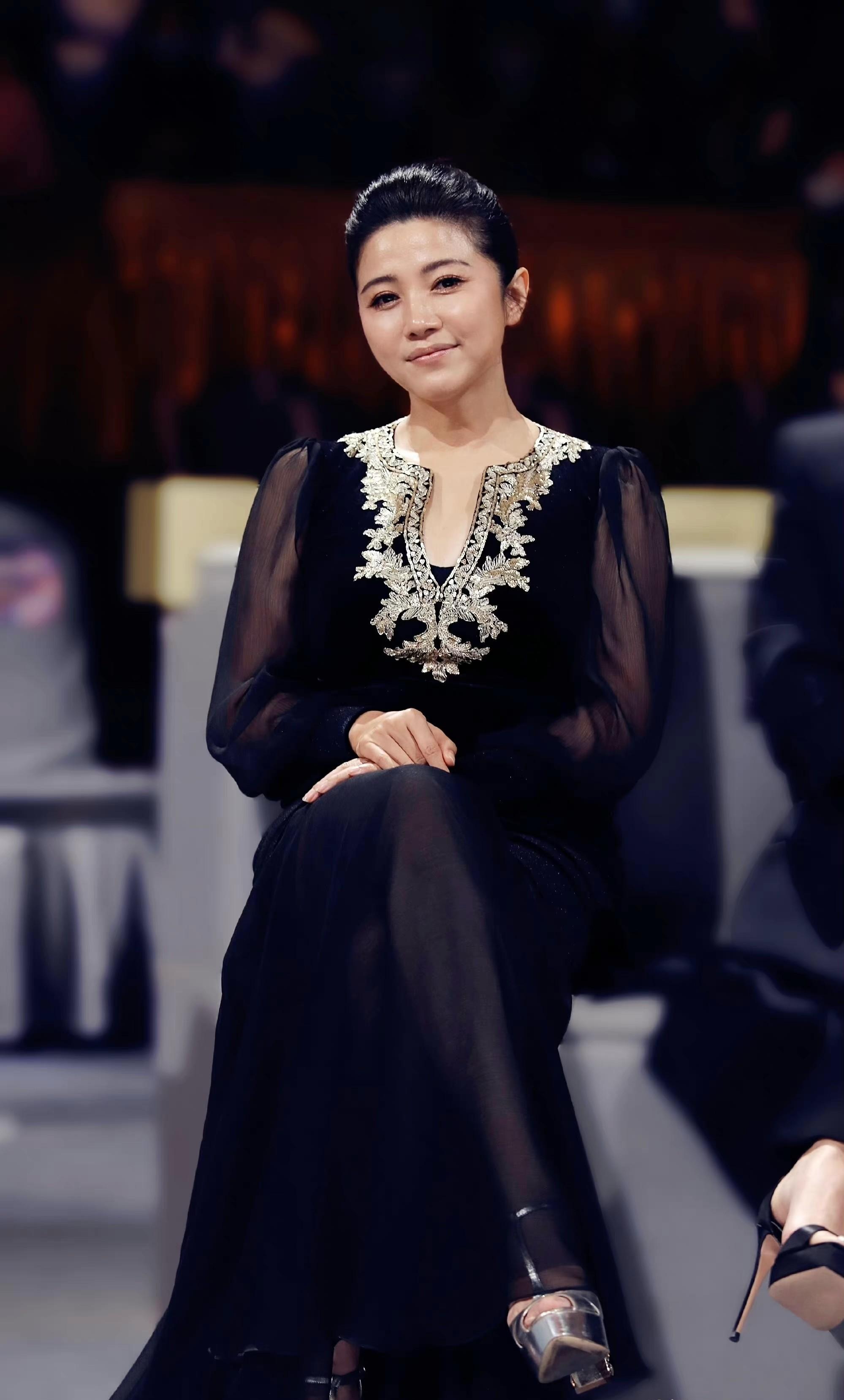 金鹰奖女星"争奇斗艳":殷桃绝美,佟丽娅干瘪,马丽胖出双下巴_身材_女