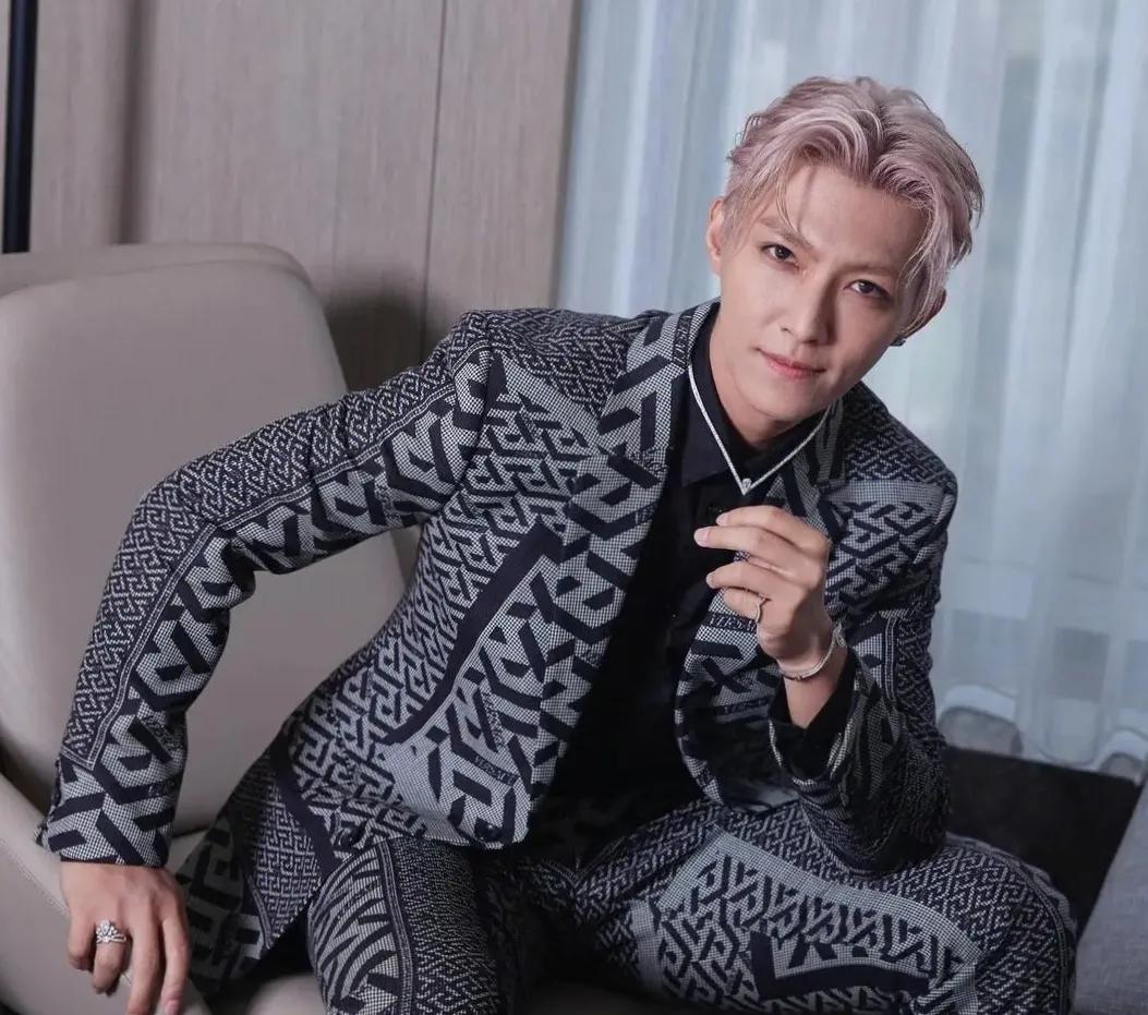 炎亚纶被指性侵耀乐 公开泪诉女友车祸身亡的伤心往事_同学_性交_回应