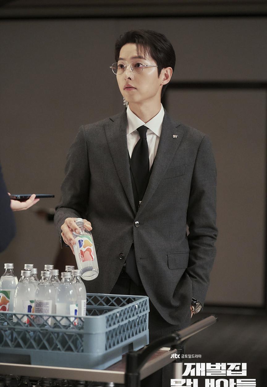 8位韩剧明星「证件照」:宋仲基好童颜,秀智美度不减_玄彬_朴恩斌_网友