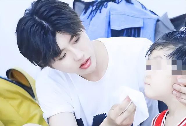 蔡徐坤演唱会翻车?