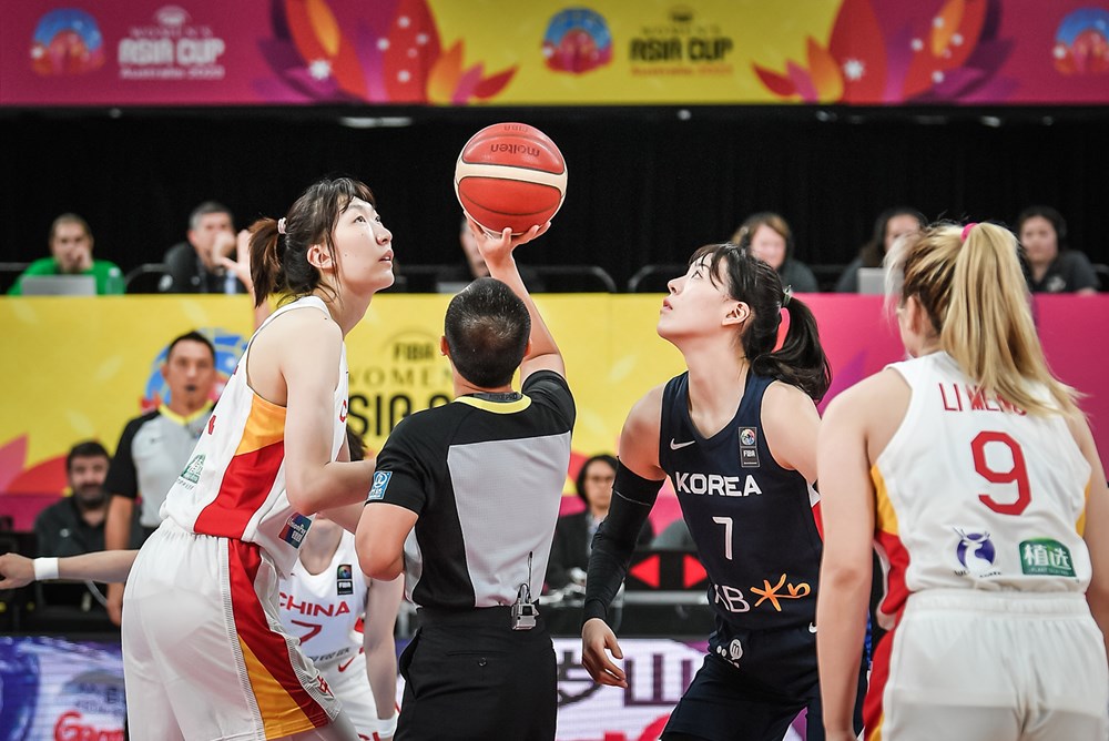 其中2019年奥运会资格赛的交锋印象尤其深刻,当时中国女篮曾以1分劣势