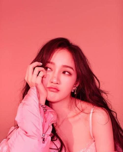 孟佳封面被指抄袭工作室道歉获得模特回应_反转_设计_首歌