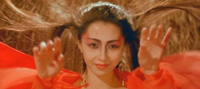 死后被炼制成阴尸;1992年的《哗鬼旅行团》,韩佩珊饰演旅行团成员施丽