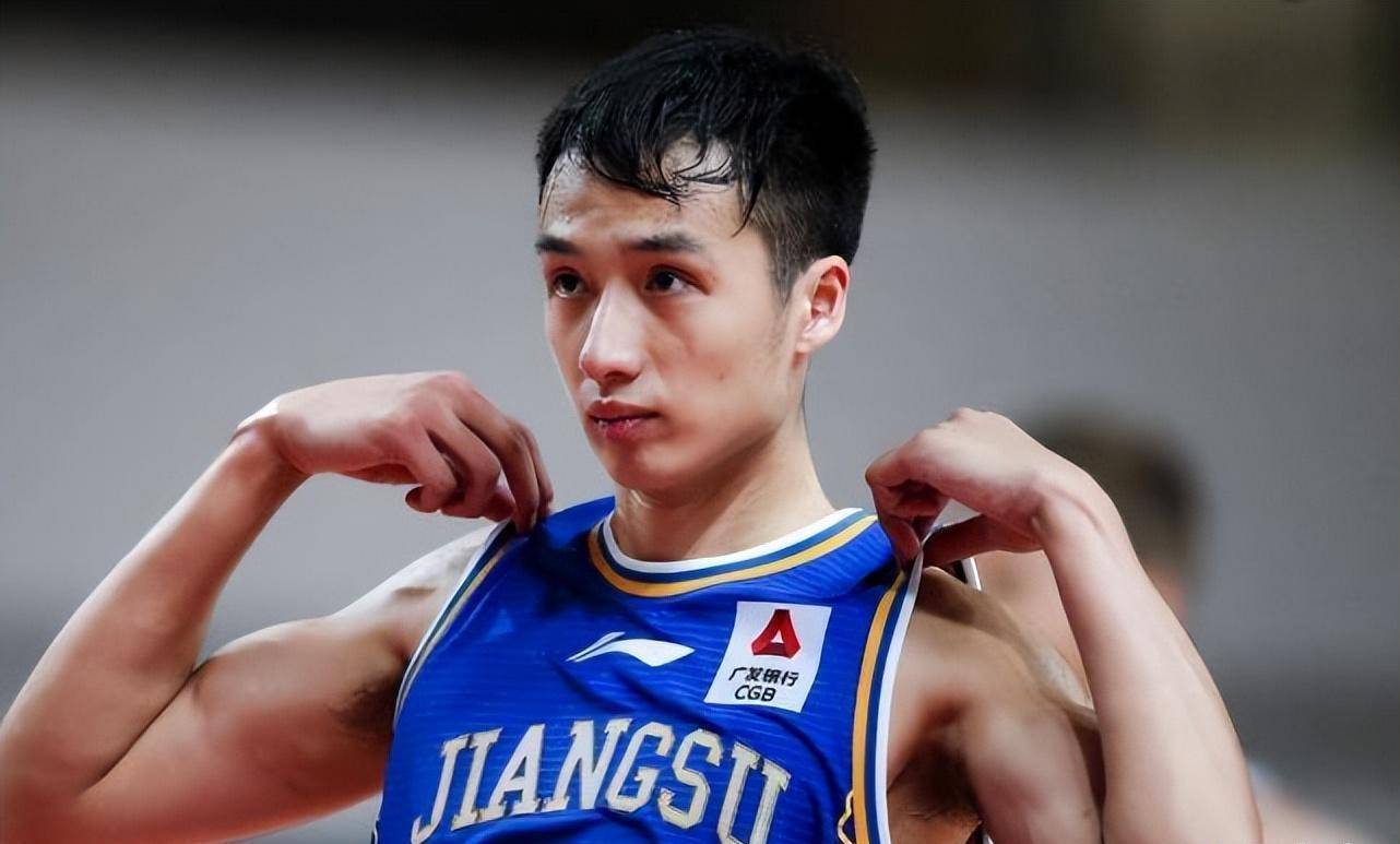 曾帮助清华大学夺冠,表现平平,却高顺位_郑祺龙_郑武_篮球