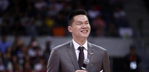 胡明轩双喜临门,2.10米内线新援亮相_本赛季_训练_朱芳雨