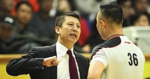缺席cba,闫军为何跑去吹罚nbl比赛?_裁判_球迷_处罚
