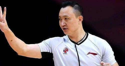 缺席cba,闫军为何跑去吹罚nbl比赛?_裁判_球迷_处罚