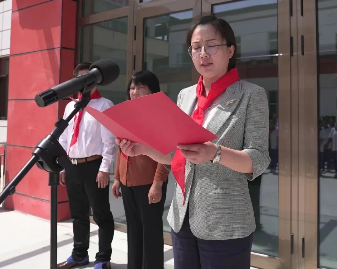 绿叶董事长徐建成第1栋教学楼揭牌落成 公益捐赠已超1亿元_甘肃省
