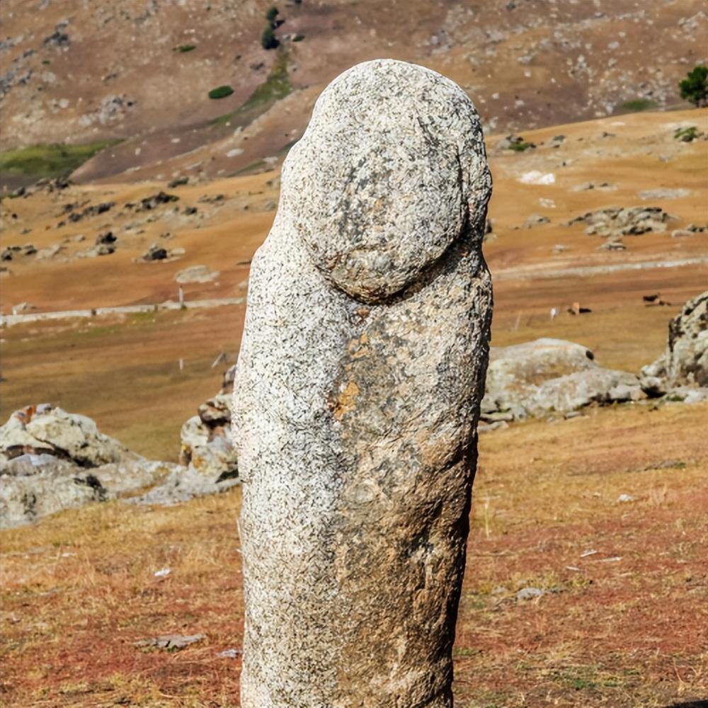 樽独眼石人,然后又花了一笔小钱,找了几个熊孩子传唱"莫道石人一只眼
