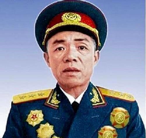 向敌人冲锋不算啥,几个人端扁担冲锋喊缴枪不杀,俘