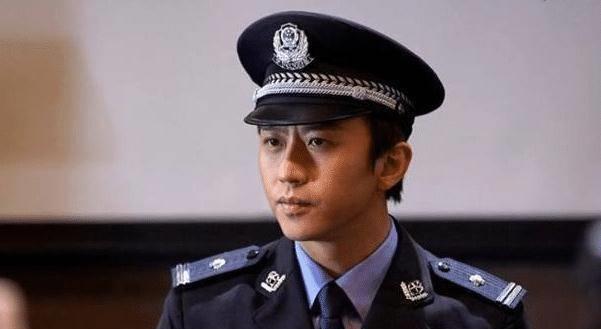 警服最帅的男星,邓超严肃,刘德华专业,最后一位帅出天际_一身_郭富城