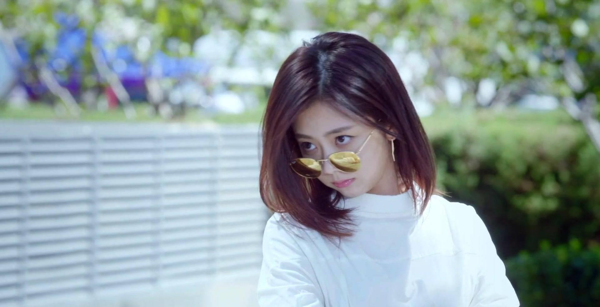 与弟弟搭档也像情侣,娃娃脸谭松韵出道15年,"收割"多位男神_锦衣_妈妈