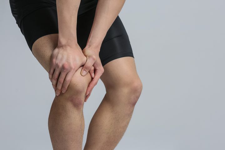 活动时会有障碍感触碰时容易感到不适肿胀髌骨上方疼痛一,股四头肌